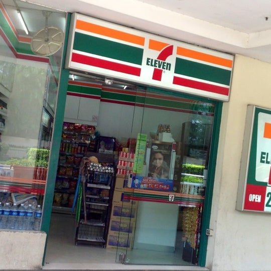 7 Eleven Orchard Road 34 Visitors