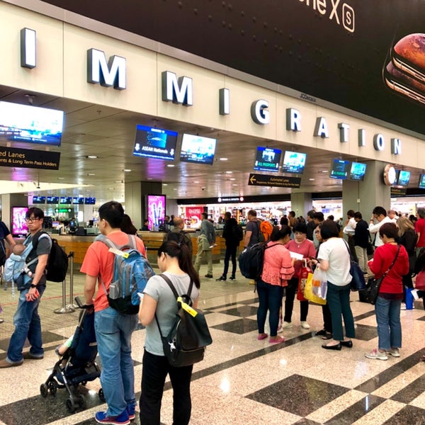 Морские путешествия туризм. Дети бегут в школу. Arrive s. Человек опоздал на автобус. Arrive s.