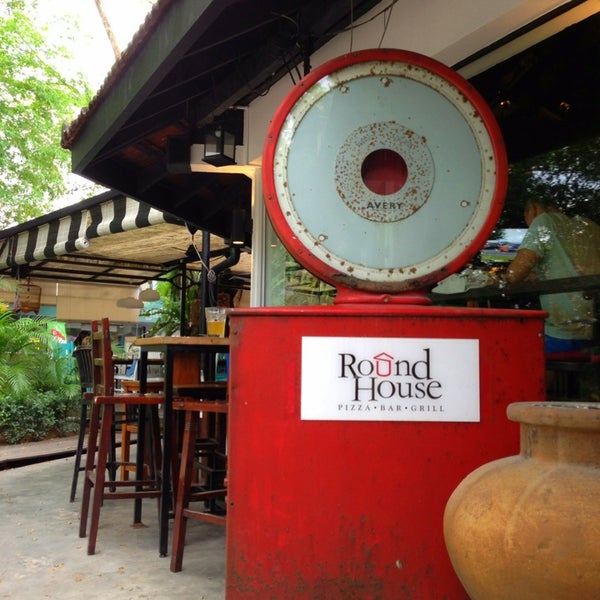 8/17/2013에 gerard t.님이 Roundhouse Pizza, Bar &amp; Grill에서 찍은 사진