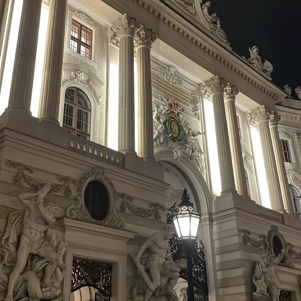 Foto scattata a Hofburg da Nazlı T. il 11/29/2023
