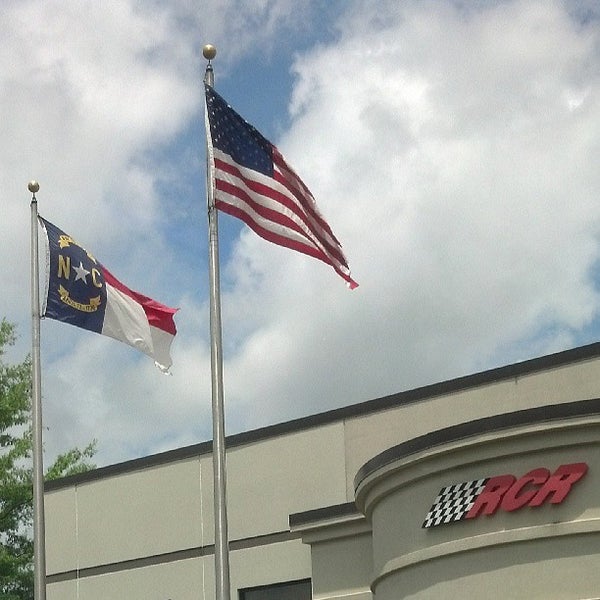 Foto tomada en Richard Childress Racing  por MYTIREPREP.COM el 6/10/2013