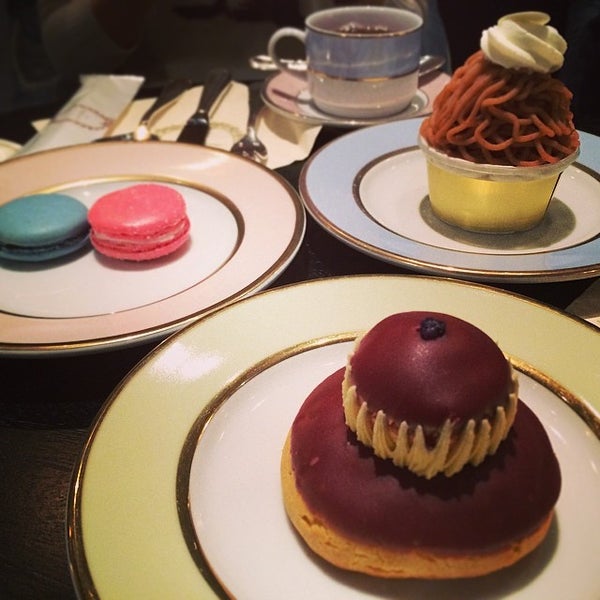 Пирожное сент Оноре в Laduree