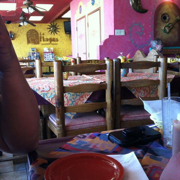 รูปภาพถ่ายที่ La Playita Mexican Restaurant Bar &amp; Grill โดย Christine O. เมื่อ 4/5/2013