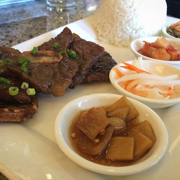 10/3/2014 tarihinde Johnny W.ziyaretçi tarafından Burnt Rice Korean Restaurant'de çekilen fotoğraf