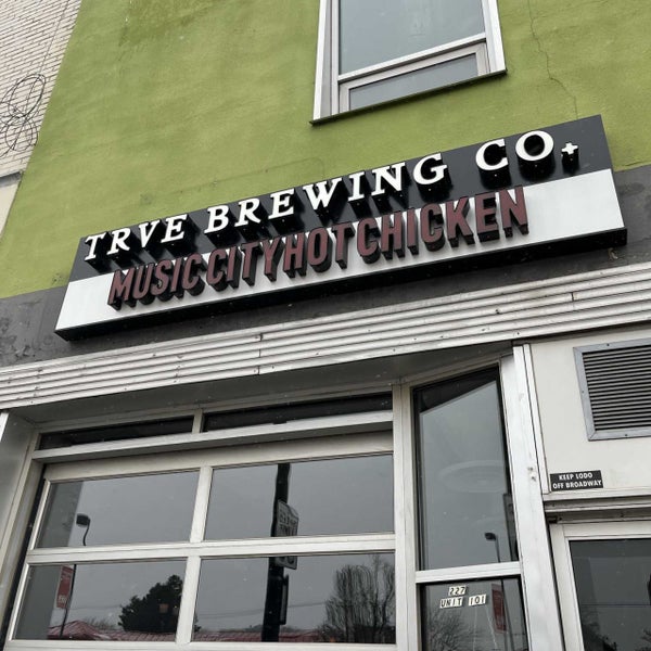 Foto tomada en TRVE Brewing Co.  por Mark A. el 3/9/2022