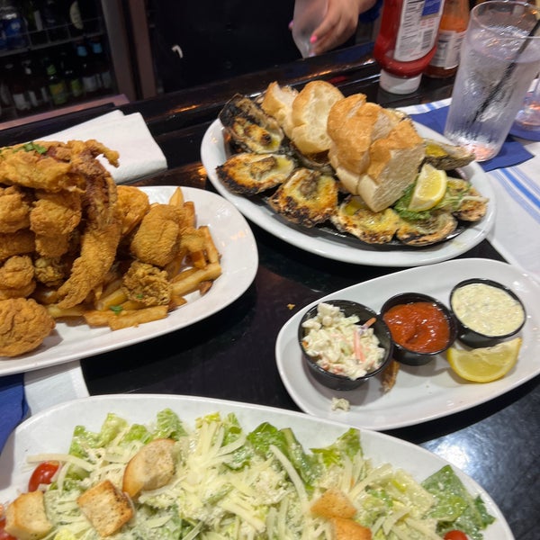 Снимок сделан в Deanie&#39;s Seafood Restaurant in the French Quarter пользователем Daria V. 6/21/2023