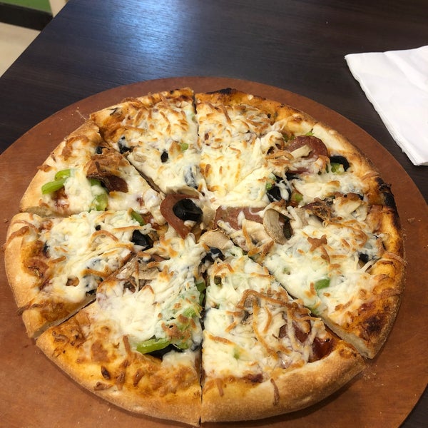 6/4/2021에 Abdulrahman A.님이 Broccoli Pizza &amp; Pasta / مطعم بروكلي بيتزا وباستا에서 찍은 사진