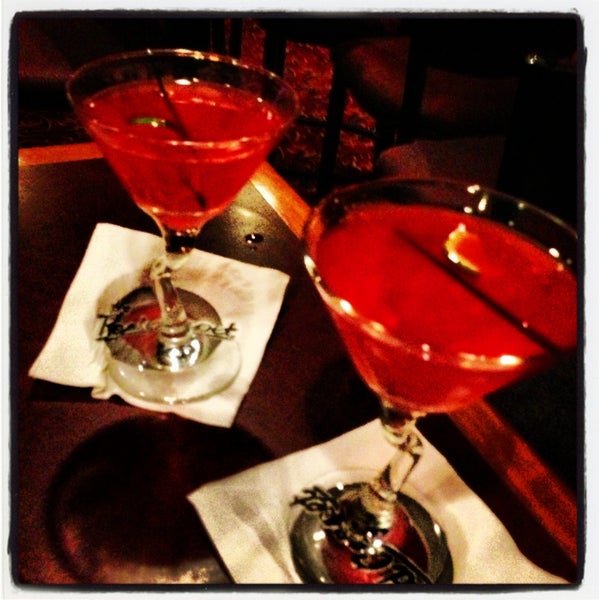 Red Carpet Martini Lounge Cocktail Bar in Saint Cloud