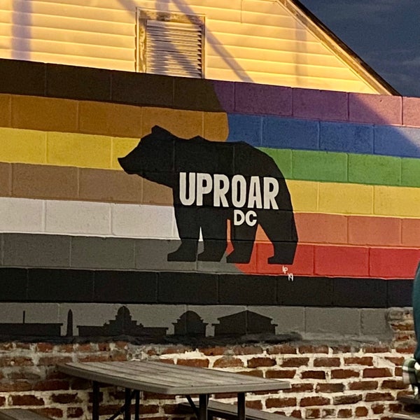 Foto scattata a Uproar Lounge &amp; Restaurant da Omar il 10/22/2021