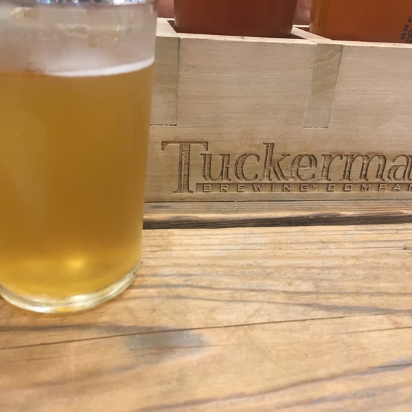 Foto diambil di Tuckerman Brewing Company oleh Katie C. pada 9/15/2018