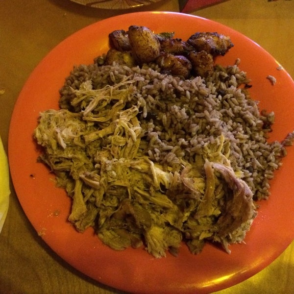 1/14/2014 tarihinde Jasmin B.ziyaretçi tarafından Latin Cabana Restaurant'de çekilen fotoğraf