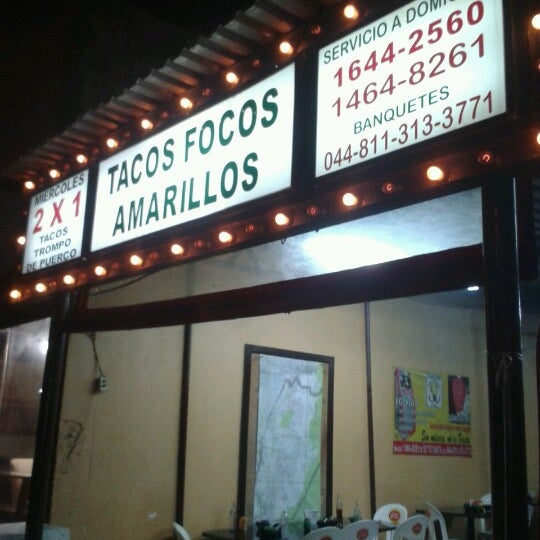 Photo taken at Tacos Focos Amarillos by Pao d. on 12/9/2012