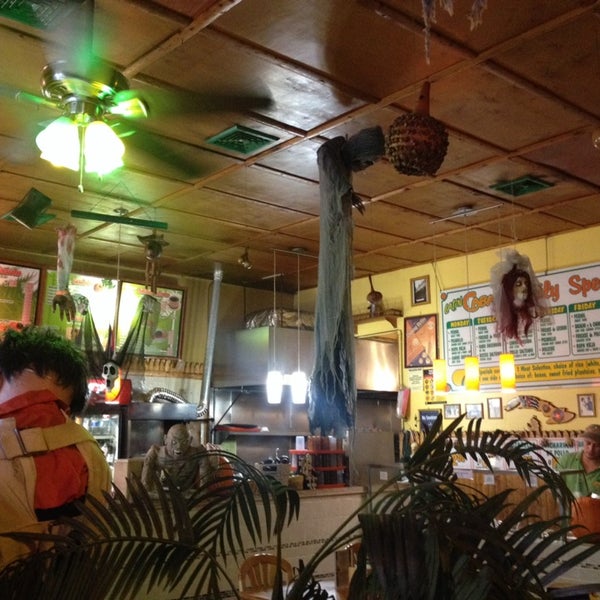 10/30/2013 tarihinde Humberto H.ziyaretçi tarafından Latin Cabana Restaurant'de çekilen fotoğraf