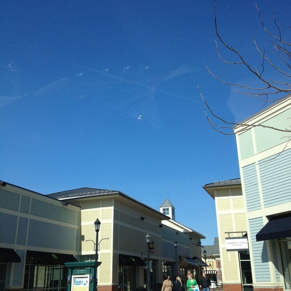 Foto tirada no(a) The Shoppes at Farmington Valley por Priscilla P. em 3/10/2013