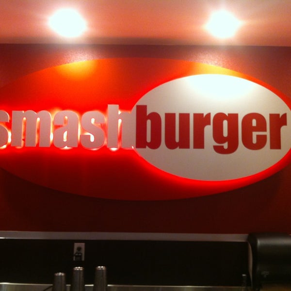 รูปภาพถ่ายที่ Smashburger โดย Miss W. เมื่อ 5/23/2013