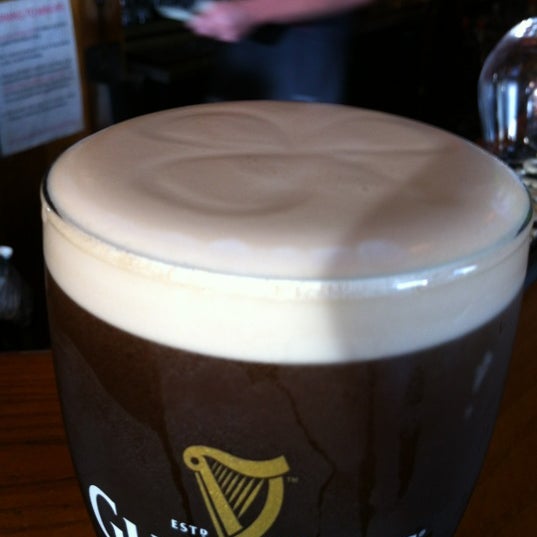 Foto tomada en Molly Malone&#39;s Irish Pub &amp; Restaurant  por Liam M. el 9/15/2012