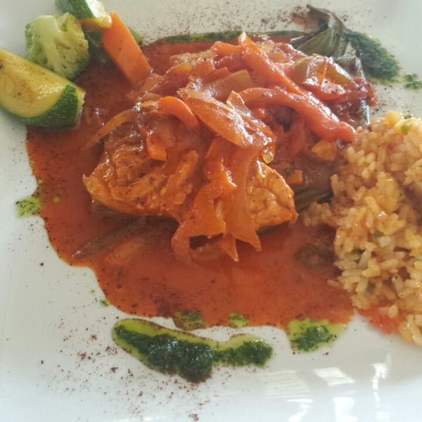 Foto diambil di La Casita del Chef Restaurante oleh Mario H. pada 8/22/2013