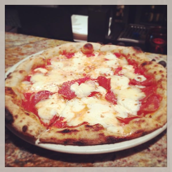 Снимок сделан в Pizzeria Orso пользователем Heather M. 5/8/2013