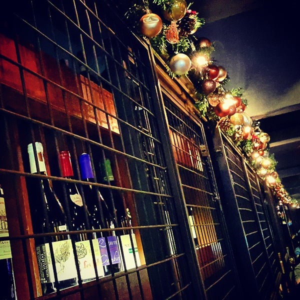 12/22/2014 tarihinde Darrenziyaretçi tarafından Mezze Bar &amp; Bistro'de çekilen fotoğraf
