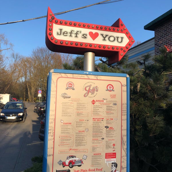รูปภาพถ่ายที่ Jeff’s โดย ⚽️ Norbert N. เมื่อ 4/2/2019