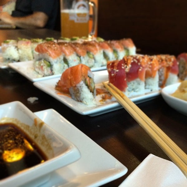 8/14/2014 tarihinde Dmit R.ziyaretçi tarafından Awesome Sushi'de çekilen fotoğraf