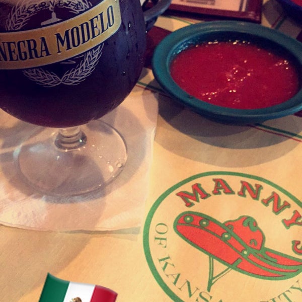 Foto tomada en Manny&#39;s Mexican Restaurant  por Bob S. el 5/5/2015