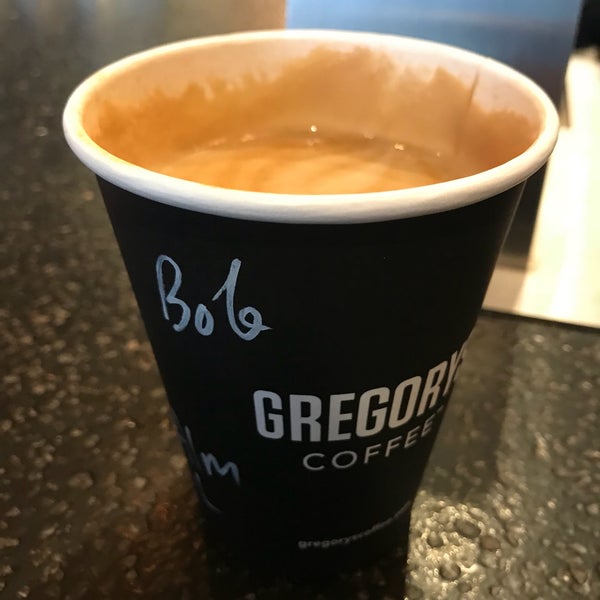 Foto tirada no(a) Gregorys Coffee por Bob S. em 1/25/2018