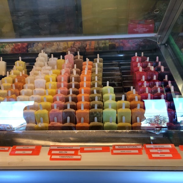 Das Foto wurde bei Mateo&#39;s Ice Cream &amp; Fruit Bars von Jackie G. am 7/7/2014 aufgenommen