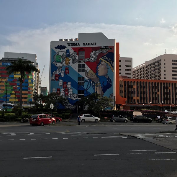 Foto diambil di Suria Sabah Shopping Mall oleh شيد ن. pada 9/26/2019