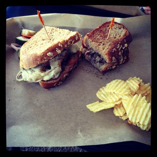 Foto tirada no(a) Noble Sandwich Co. por Rob C. em 11/17/2012