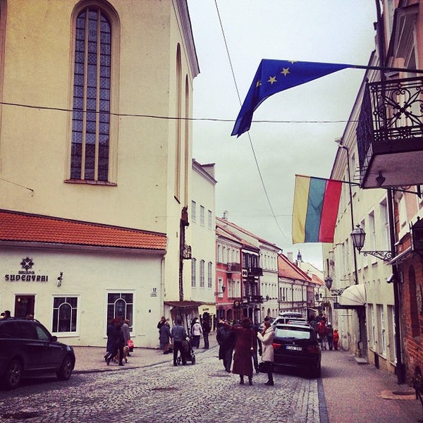 รูปภาพถ่ายที่ Pilies gatvė โดย Katty M. เมื่อ 4/14/2013