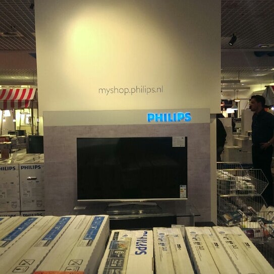 Photo taken at Philips myshop by Dilsat P. on 1/31/2014