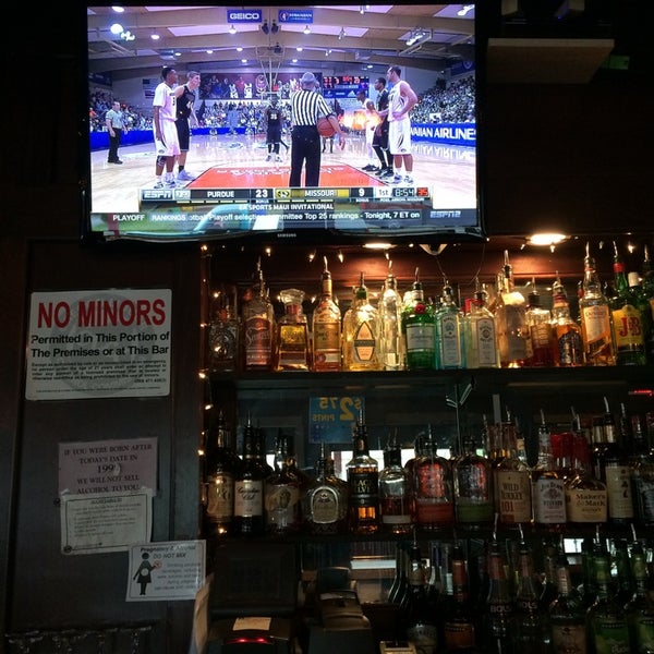 Putter's Bar & Grill Dive Bar in Portland