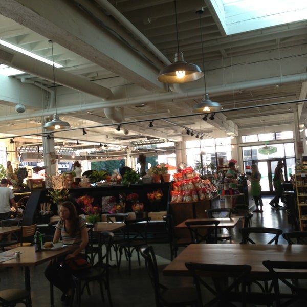 7/23/2013 tarihinde Chris B.ziyaretçi tarafından Local Choice Produce Market'de çekilen fotoğraf
