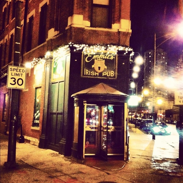 Foto tomada en Emmit&#39;s Irish Pub  por Daniel M. el 12/12/2012