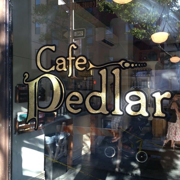 รูปภาพถ่ายที่ Cafe Pedlar โดย Daniel M. เมื่อ 8/27/2016