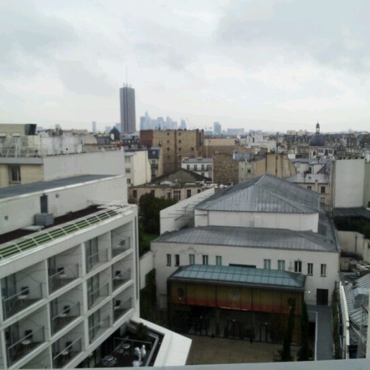 Foto diambil di Renaissance Paris Arc de Triomphe Hotel oleh stovn pada 1/15/2013