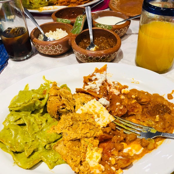 Photo taken at Los Chilaquiles by Mariana D. on 5/26/2019