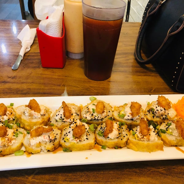 Das Foto wurde bei The Sushi &amp; Salads, Co. von Mariana D. am 1/12/2019 aufgenommen
