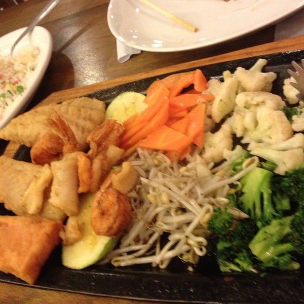 รูปภาพถ่ายที่ Sukiyaki Cozinha Oriental โดย VXenia S. เมื่อ 7/18/2013