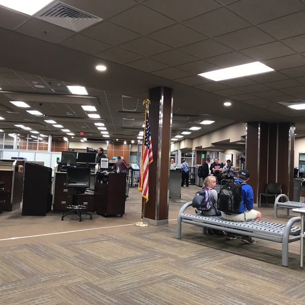 Photo taken at Sioux Falls Regional Airport (FSD) by James E. on 5/20/2017