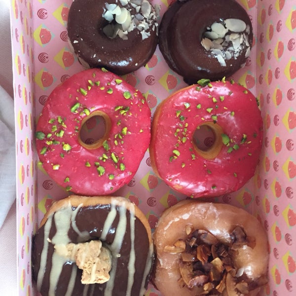 8/10/2019에 Anzhela S.님이 brammibal&#39;s donuts에서 찍은 사진