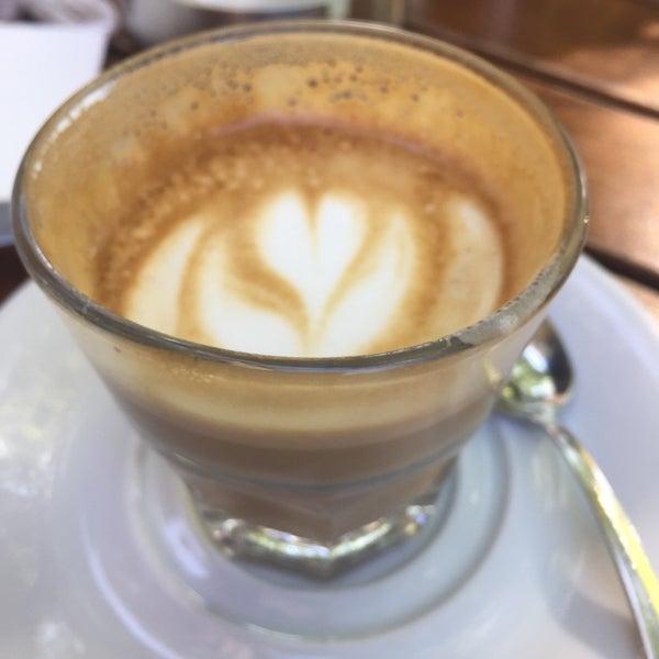 5/20/2017 tarihinde Yigit O.ziyaretçi tarafından drip coffee | ist'de çekilen fotoğraf