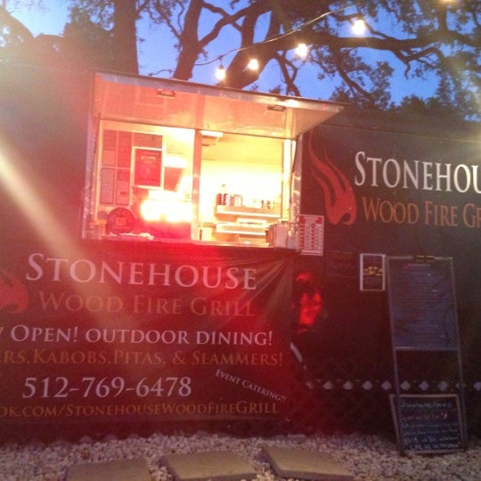 10/20/2012 tarihinde Tony S.ziyaretçi tarafından The Stonehouse Wood Fire Grill'de çekilen fotoğraf