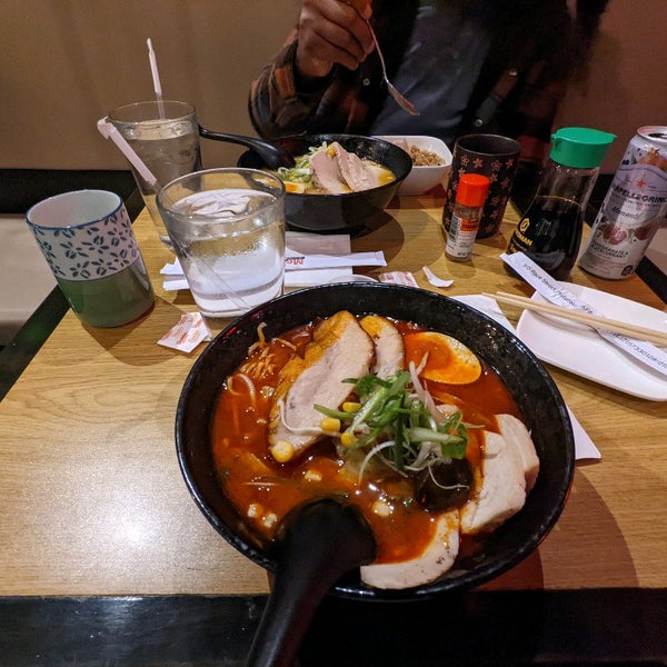 3/22/2022 tarihinde Eric S.ziyaretçi tarafından Megumi Japanese Ramen &amp; Sushi'de çekilen fotoğraf