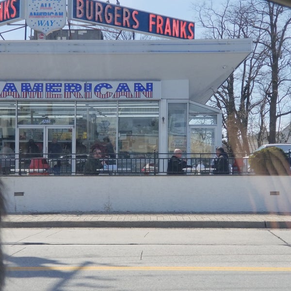 Снимок сделан в All American Hamburger Drive In пользователем Jeff K. 3/28/2019