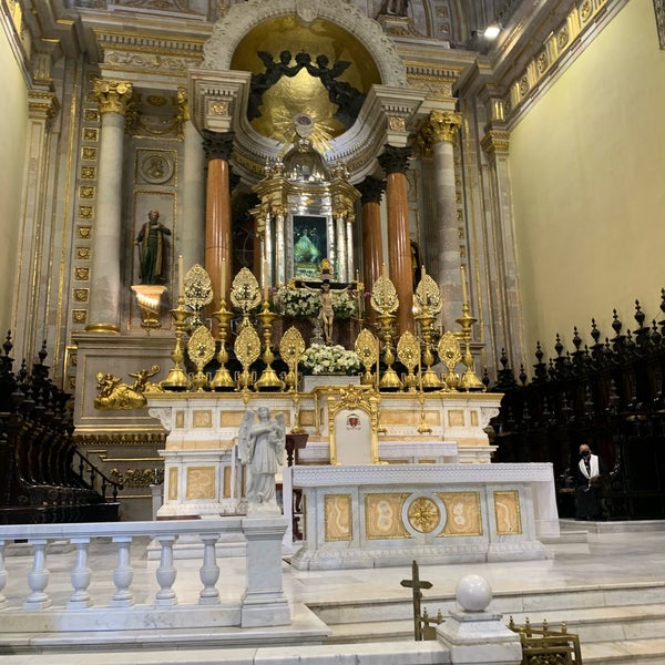 Photo taken at Basílica de la Virgen de San Juan de los Lagos by Luis Armando C. on 11/4/2020