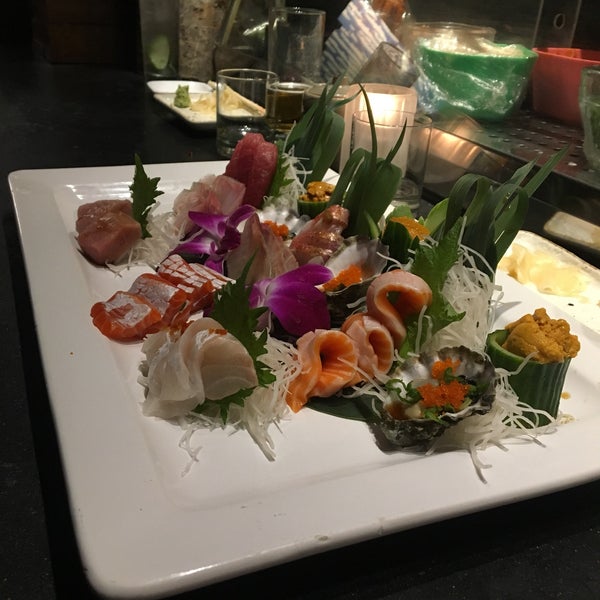 Foto tirada no(a) Masu Sushi por Phillip K. em 3/2/2017