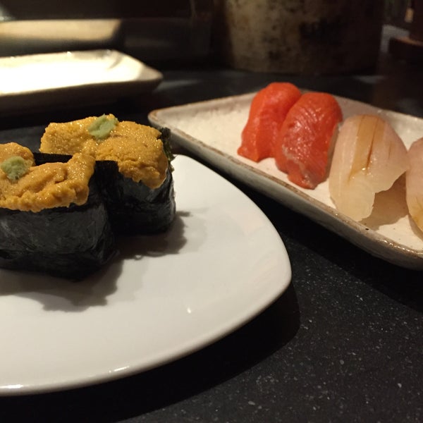 Foto tirada no(a) Masu Sushi por Phillip K. em 11/11/2015