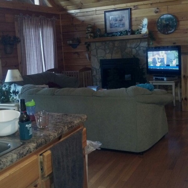 Photos At A Bear Family Rental Cabin By American Patriot Getaways